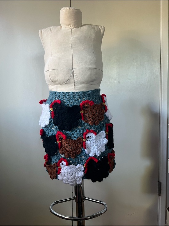 Handmade Accessories - Made to order: crochet egg-collecting apron with chicken pockets